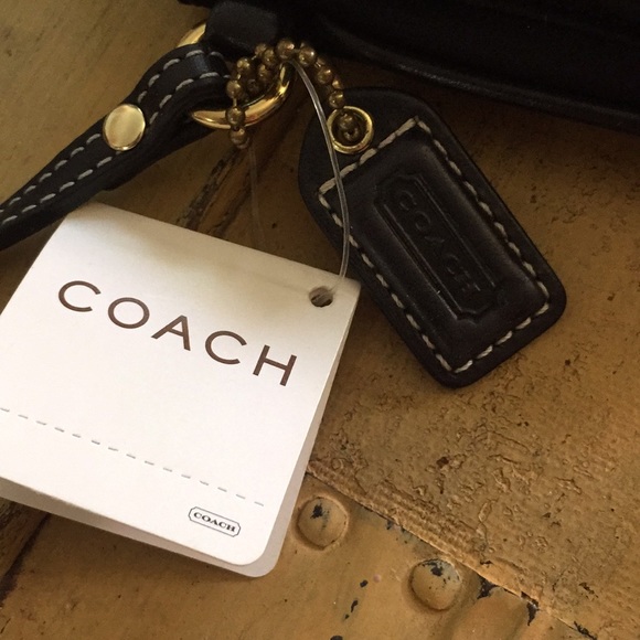 COACH BAG WRISTLET BLACK GOLD SLIM CLUTCH WRISTLET BAG NWT OS - Picture 11 of 15